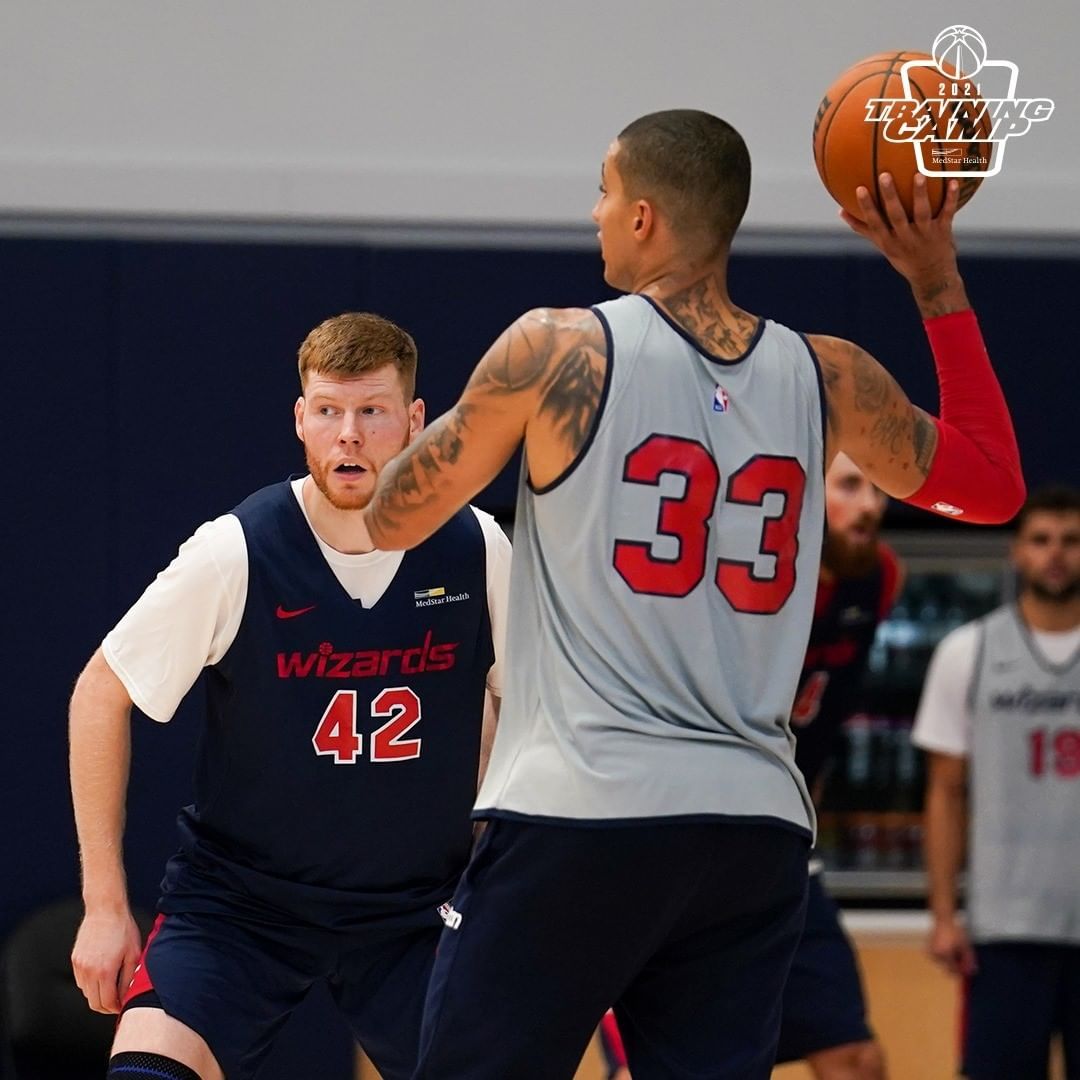 从哈登在日本队比赛中刷新纪录到今晚华盛顿奇才调整名单以备欧冠，转折点皇家社会队长鼓劲的简单介绍