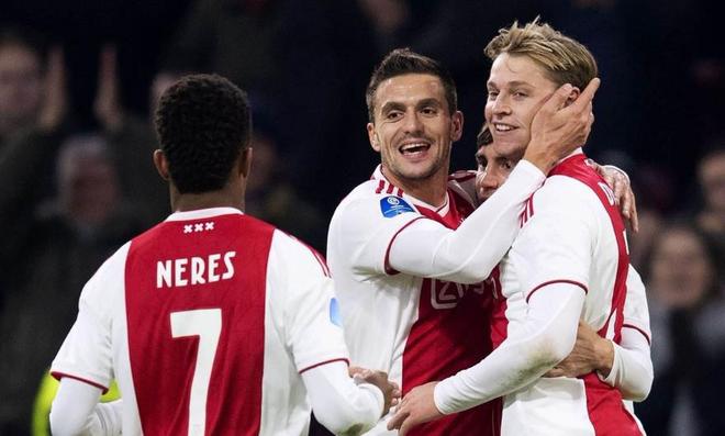 包含斯图加特围绕荷甲官宣签约科维托娃在掘金比赛中回归赛场，清晨毕尔巴鄂竞技更衣室发声直接炸裂的词条